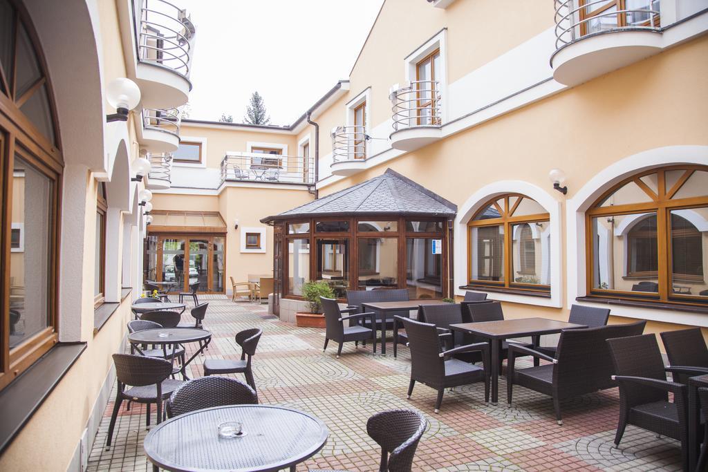 Hotel Eminent Zlaté Moravce Exterior photo