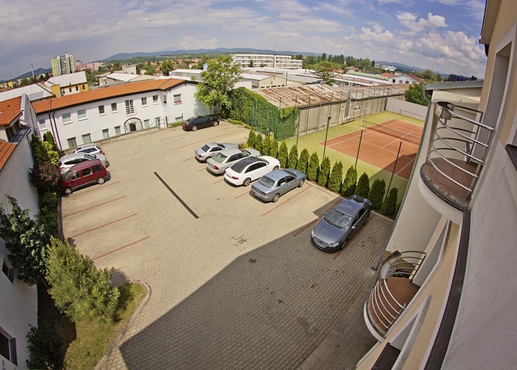 Hotel Eminent Zlaté Moravce Exterior photo